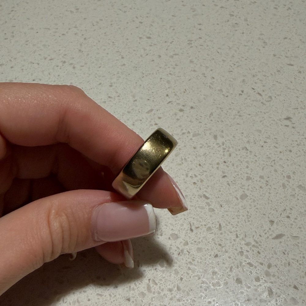 Gold Oura Ring - Gen 3 - Size 7 - Picture 4 of 7